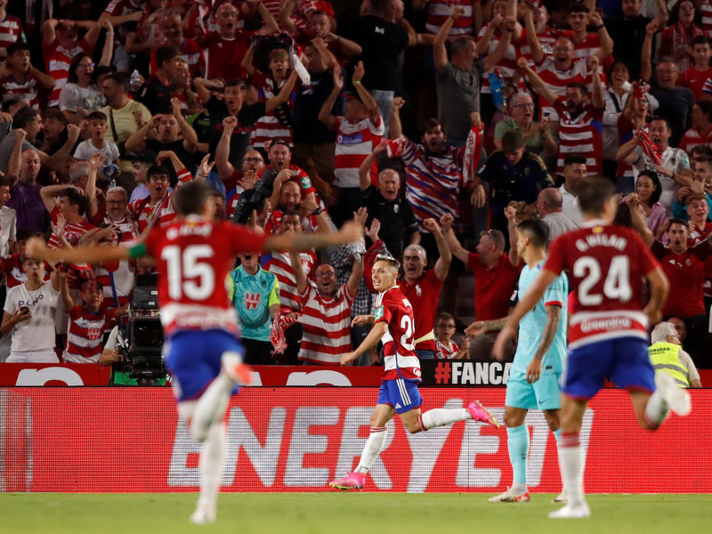 Bryan Zaragoza (M) steht noch beim FC Granada unter Vertrag. - Foto: Fermin Rodriguez/AP/dpa