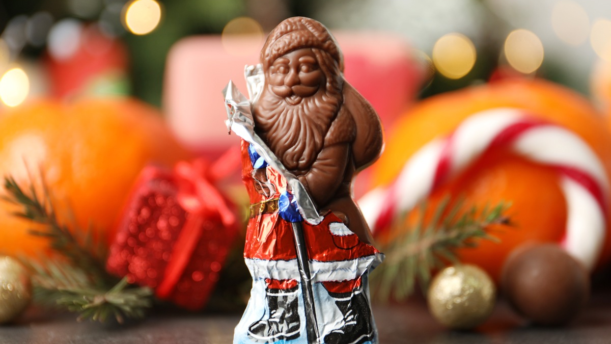 Die Zauberformel für Festtagsfreuden: Alufolie bewahrt Qualität und Haltbarkeit von Schokoladen-Nikoläusen - Foto: presseportal.de