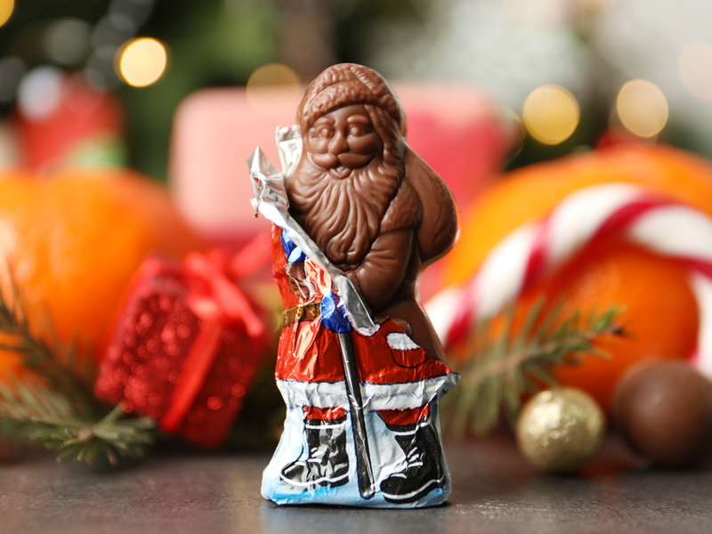 Die Zauberformel für Festtagsfreuden: Alufolie bewahrt Qualität und Haltbarkeit von Schokoladen-Nikoläusen - Foto: presseportal.de