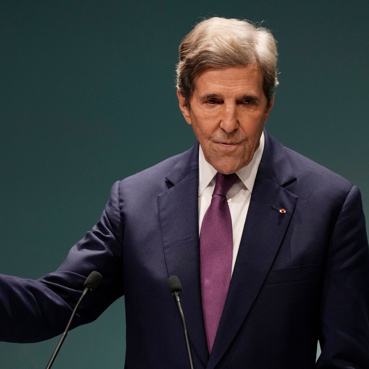 UN-Klimabeauftragter John Kerry will mit den USA auf den fossilen Energien aussteigen. - Foto: Kamran Jebreili/AP/dpa