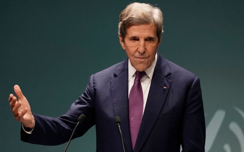 UN-Klimabeauftragter John Kerry will mit den USA auf den fossilen Energien aussteigen. - Foto: Kamran Jebreili/AP/dpa