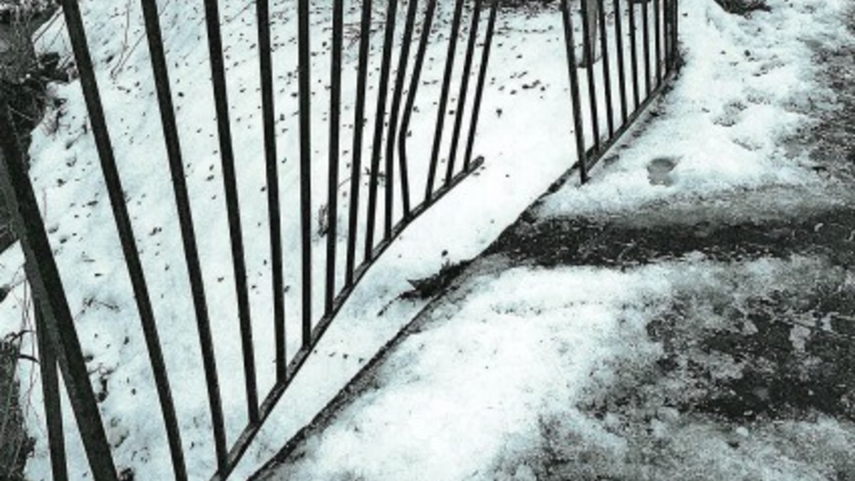 POL-PDTR: Verkehrsunfallflucht - Brückengeländer beschädigt - Foto: presseportal.de