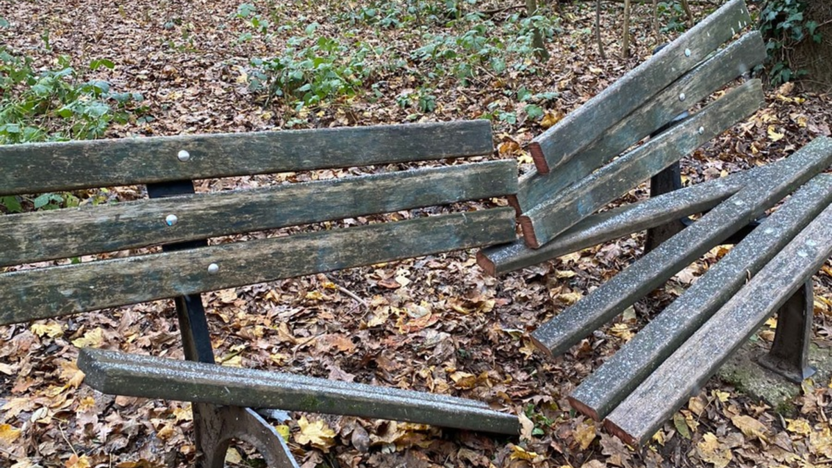 POL-PDWIL: Vandalismus an Parkbänken - Foto: presseportal.de