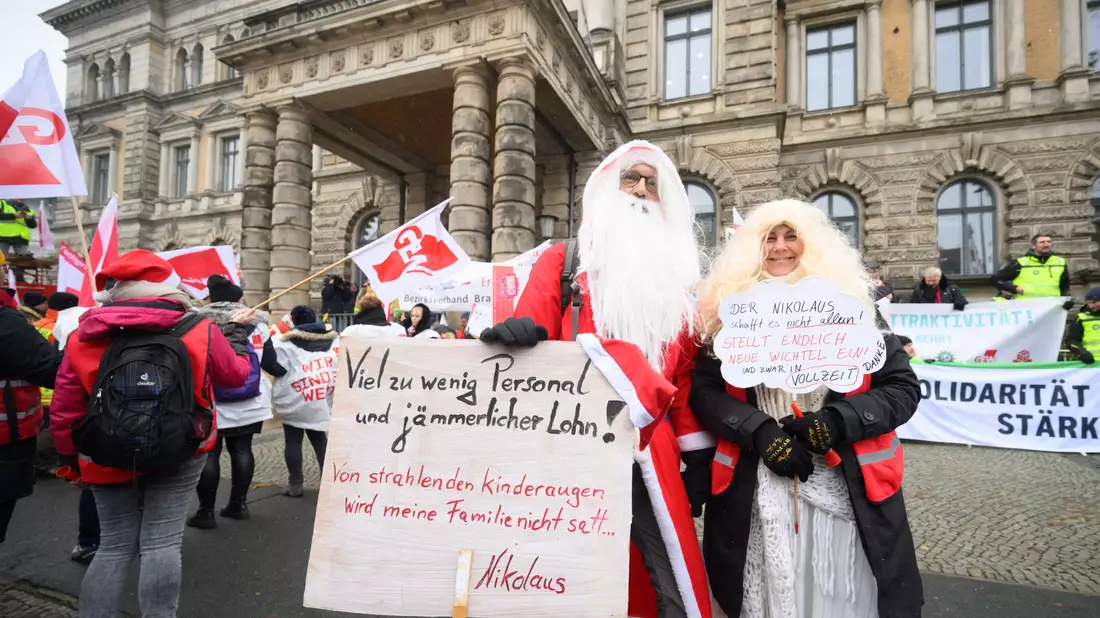 Auch in der niedersächsischen Landeshauptstadt Hannover sind Beschäftige des öffentlichen Dienstes auf die Straße gegangen. - Bild: Julian Stratenschulte/dpa