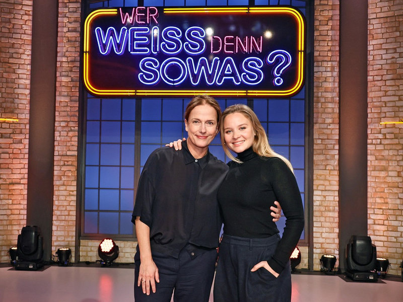 Das Ku'damm-Duell: Claudia Michelsen und Sonja Gerhardt bei Wer weiß denn sowas? / Das Wissensquiz vom 11. bis 15. Dezember 2023, um 18:00 Uhr im Ersten - Foto: presseportal.de