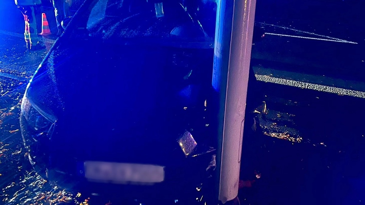 FW-EN: Verkehrsunfall und Wasserrohrbruch - Foto: presseportal.de