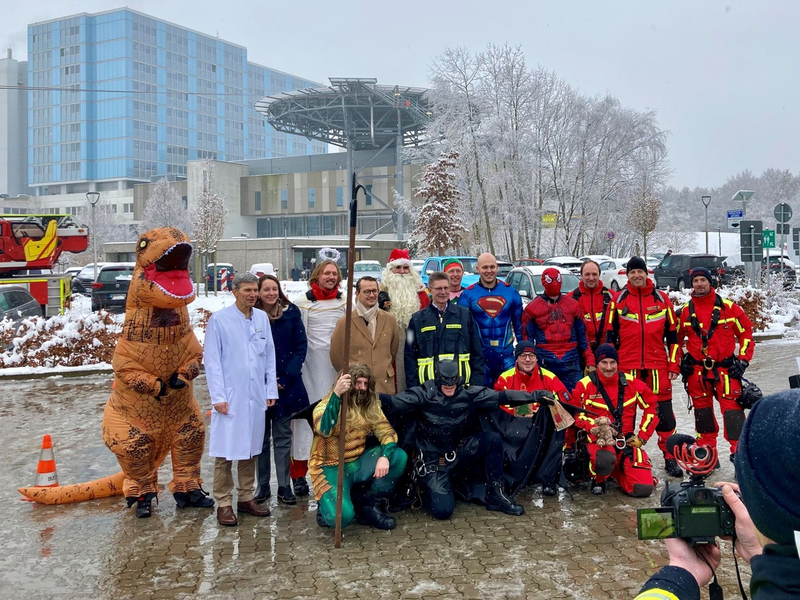 FW Bremerhaven: Nikolausaktion der Feuerwehr beim Klinikum Bremerhaven-Reinkenheide - Foto: presseportal.de