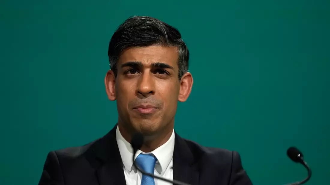 Der britische Premierminister Rishi Sunak will Ruanda zum sicheren Drittstaat erklären. - Bild: Peter Dejong/AP/dpa
