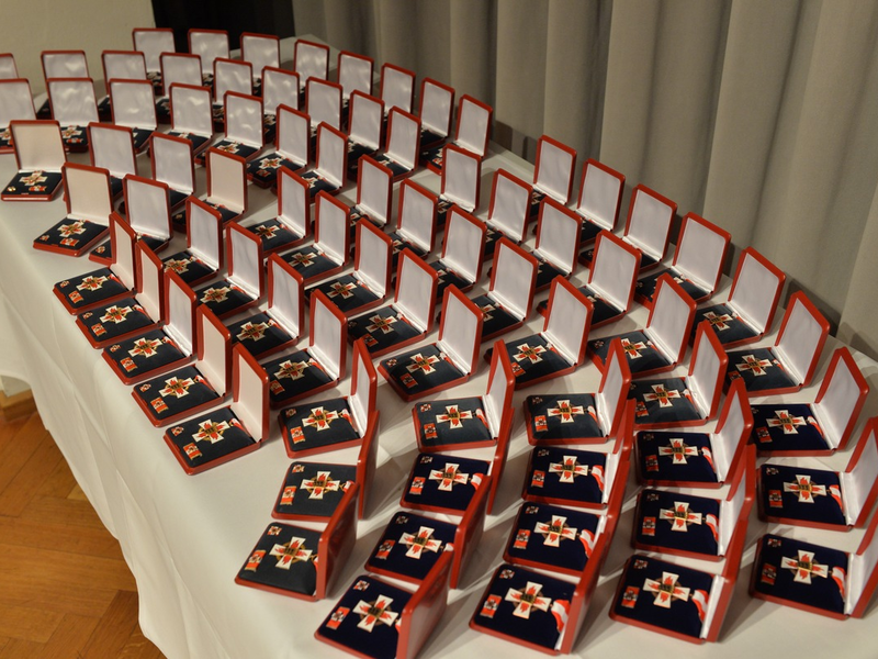 FW Stuttgart: 134 Einsatzkräfte mit Feuerwehr-Ehrenzeichen ausgezeichnet - Foto: presseportal.de