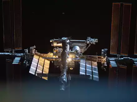 Am 6. Dezember vor genau 25 Jahren wurden die beiden ersten Module «Unity» und «Sarja» miteinander verbunden. - Foto: NASA/SpaceX/dpa