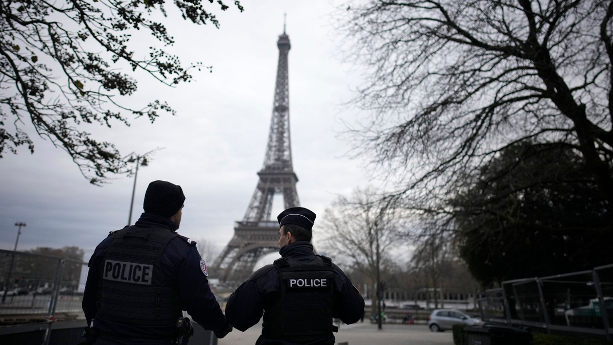Ein Angreifer hatte am Samstagabend in Paris einen deutschen Touristen erstochen. - Foto: Christophe Ena/AP/dpa