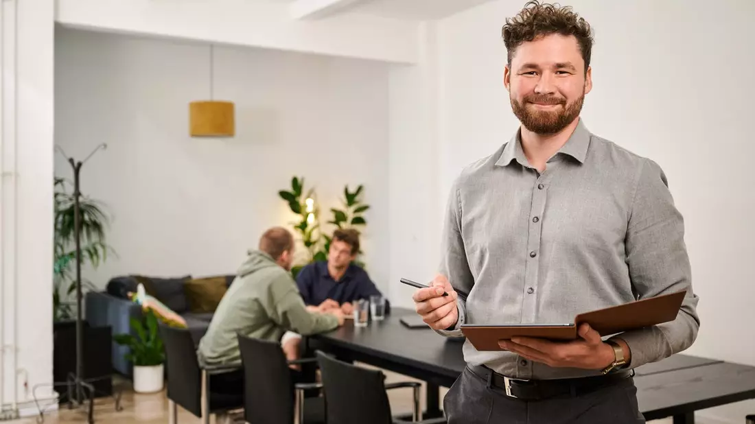 Falsche Erwartungen und Versagensängste beim Sex: Gavin Sexton von Lovebetter erklärt, welche Folgen ein übermäßiger Pornografie-Konsum für das Sexualleben hat - Bild: presseportal.de