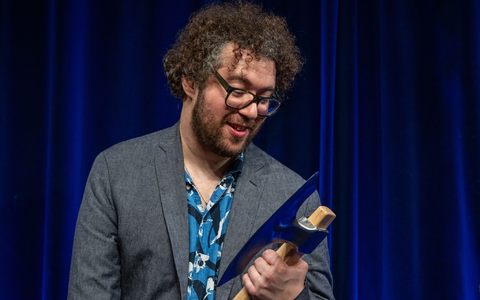 Zum 40. Mal ist in Passau der Kabarettpreis ScharfrichterBeil vergeben worden. Bekommen hat ihn in diesem Jahr:Â David Stockenreitner. - Foto: Armin Weigel/dpa Zum 40. Mal ist in Passau der Kabarettpreis ScharfrichterBeil vergeben worden. Bekommen hat ihn in diesem Jahr:Â David Stockenreitner. - Foto: Armin Weigel/dpa