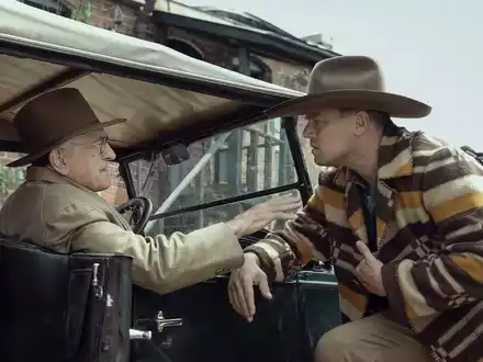 Bester Film laut US-Filmverband: Robert De Niro (l) als Rancher William Hale und Leonardo DiCaprio als Ernest Burkhart in Killers Of The Flower Moon. - Foto: -/Paramount/dpa