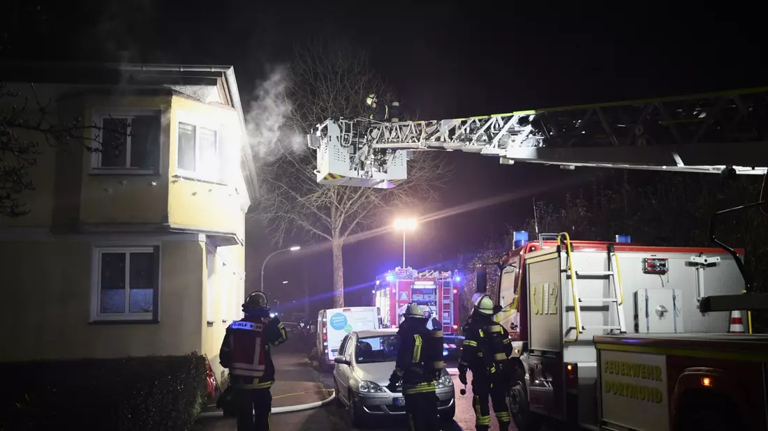 FW-DO: Ausgedehnter Zimmerbrand am Emscherpfad // Eine Katze verstorben - Bild: presseportal.de