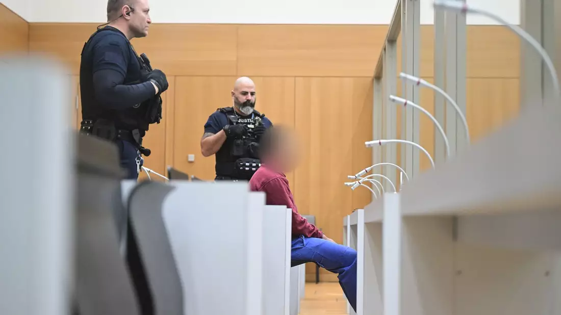 Der Prozess findet im streng gesicherten Saal des Oberlandesgerichts in Stuttgart-Stammheim statt. - Bild: Bernd Weißbrod/dpa