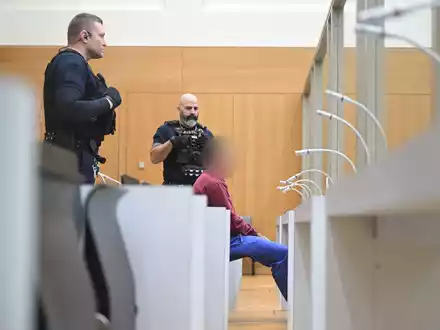 Der Prozess findet im streng gesicherten Saal des Oberlandesgerichts in Stuttgart-Stammheim statt. - Foto: Bernd Weißbrod/dpa