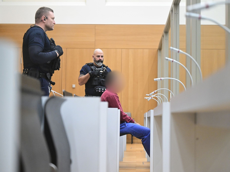 Der Prozess findet im streng gesicherten Saal des Oberlandesgerichts in Stuttgart-Stammheim statt. - Foto: Bernd Weißbrod/dpa