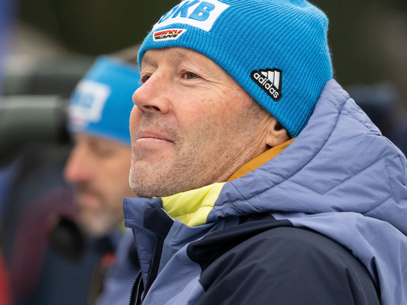 Trainer Uros Velepec hat großen Anteil am neuen Erfolg der deutschen Biathleten. - Foto: Sven Hoppe/dpa