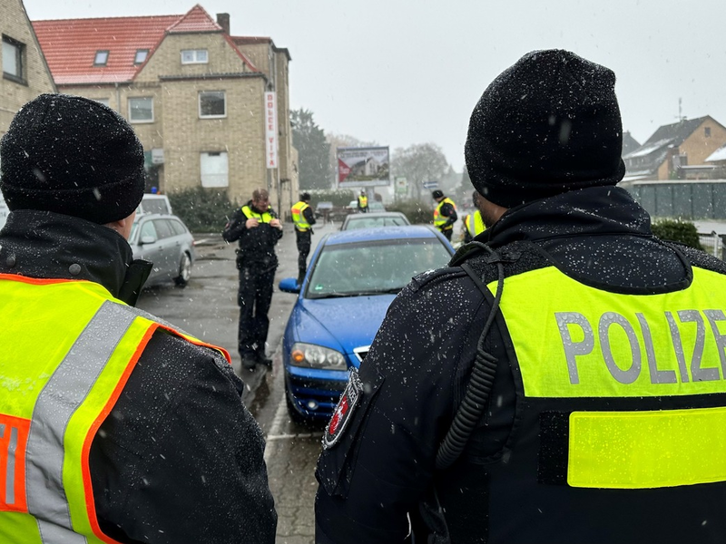 POL-HK: Schneverdingen: Unter Alkoholeinfluss, ohne Führerschein und nicht zugelassen; Walsrode: Zeugen zur Unfallflucht gesucht; Schwarmstedt: Größere Verkehrskontrolle - Foto: presseportal.de