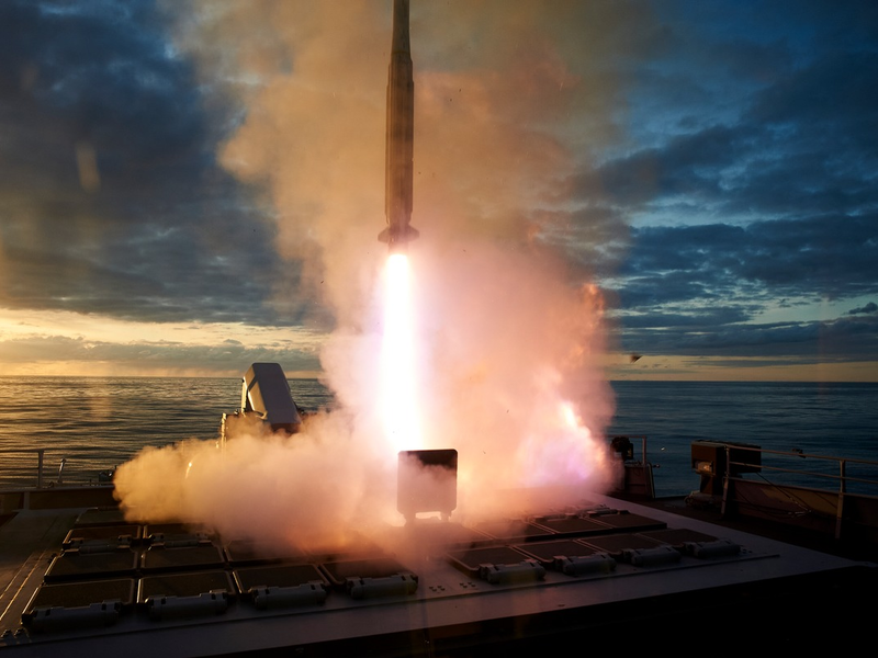 Fregatte Sachsen besitzt wieder ein Flugabwehrsystem / Neues VLS erfolgreich eingebaut - Foto: presseportal.de