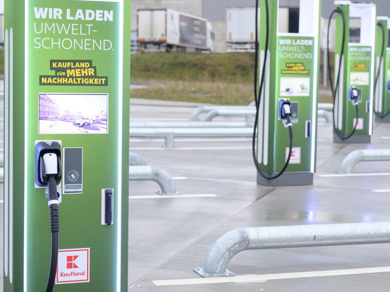 40 Tonnen unter Strom: Kaufland kooperiert mit Einride und eröffnet E-Ladepark im Logistikzentrum Möckmühl - Foto: presseportal.de