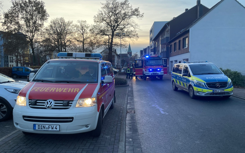 FW Dinslaken: Bestätigter Zimmerbrand in der Dinslakener Innenstadt - Foto: presseportal.de