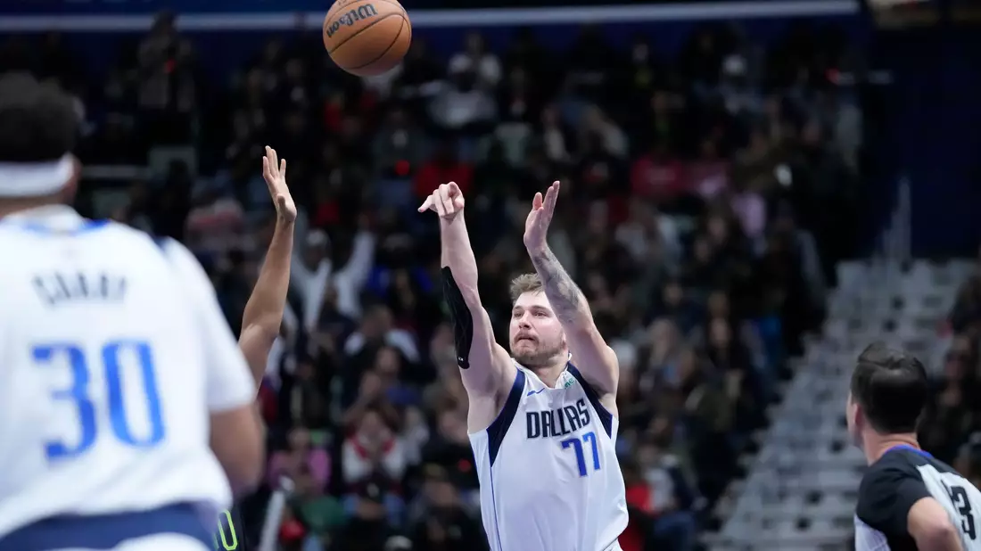 Luka Doncic ist der Superstar der Dallas Mavericks. - Bild: Gerald Herbert/AP/dpa
