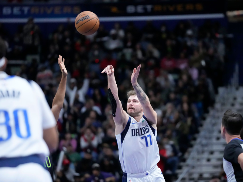 Luka Doncic ist der Superstar der Dallas Mavericks. - Foto: Gerald Herbert/AP/dpa