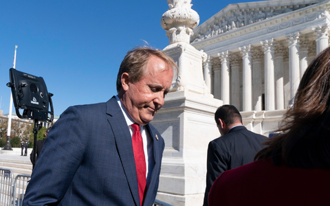 Der texanische Generalstaatsanwalt Ken Paxton droht den Ärzten, die möglicherweise eine Abtreibung durchführen. - Foto: Jacquelyn Martin/AP/dpa