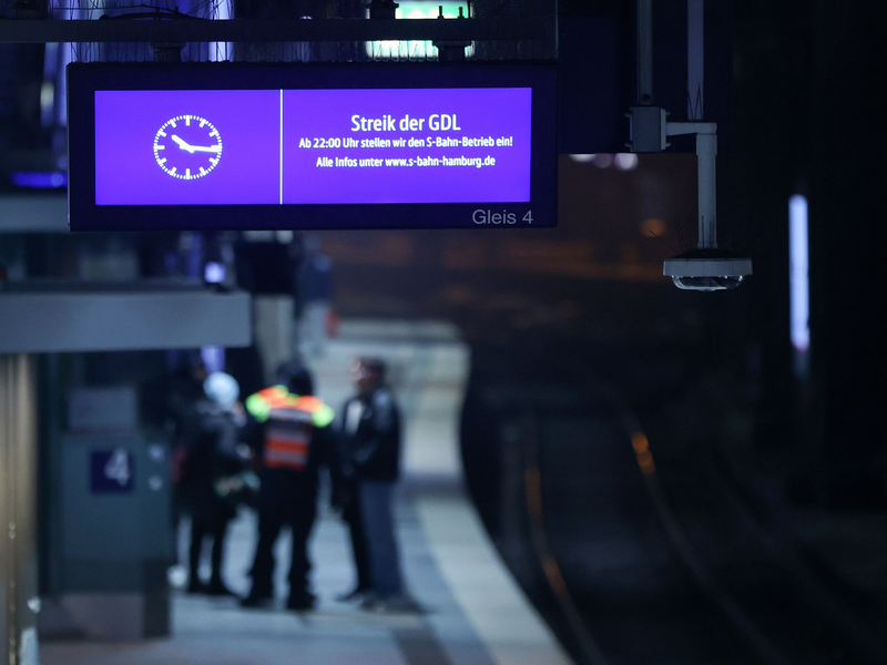 Der Warnstreik auf der Schiene hat bundesweit begonnen. - Foto: Bodo Marks/dpa