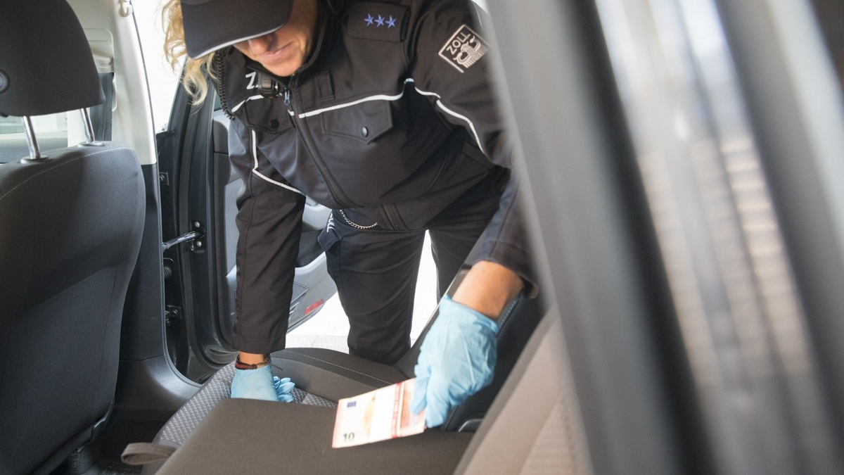HZA-LÖ: Bargeld beim Zoll nicht angemeldet - Foto: presseportal.de