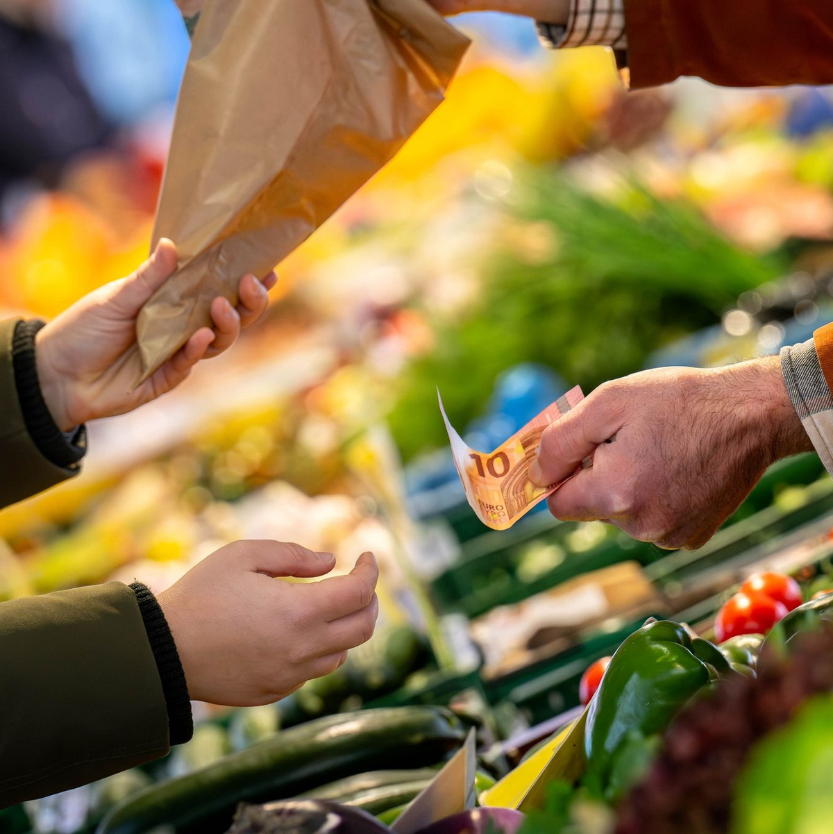 Nahrungsmittel verteuerten sich den bestätigten Daten zufolge überdurchschnittlich um 5,5 Prozent. Der Anstieg fiel aber nicht mehr so stark aus wie in den Vormonaten. - Foto: Sina Schuldt/dpa