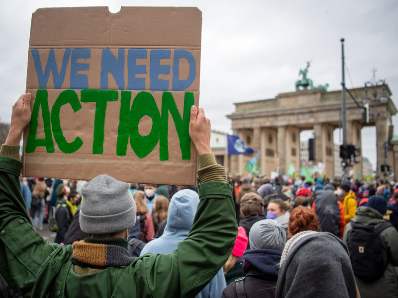 Viele Menschen setzen sich für den Kampf gegen den Klimawandel ein. Manche schauen aber auch weg. - Foto: Philipp Znidar/dpa