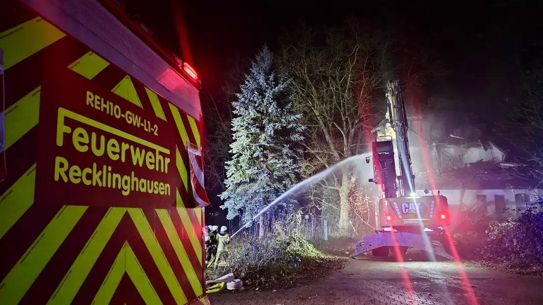 FW-RE: Abschlussmeldung: Ausgedehnter Gebäudebrand in leerstehender Immobilie - Bild: presseportal.de