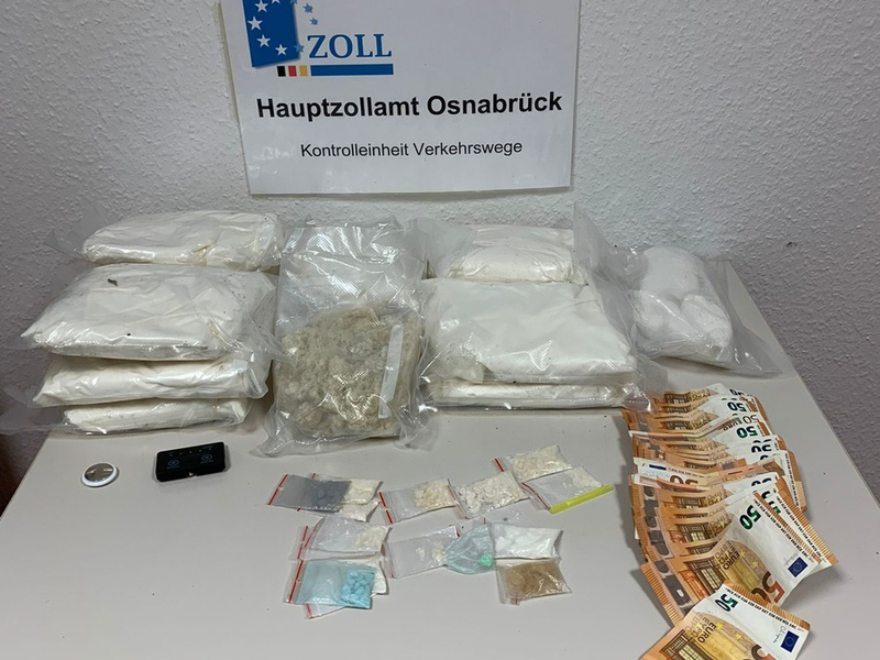HZA-OS: Spürhund Cracker hatte den richtigen Riecher; Osnabrücker Zoll stellt Drogen im Wert von rund 120.000 Euro sicher - Foto: presseportal.de
