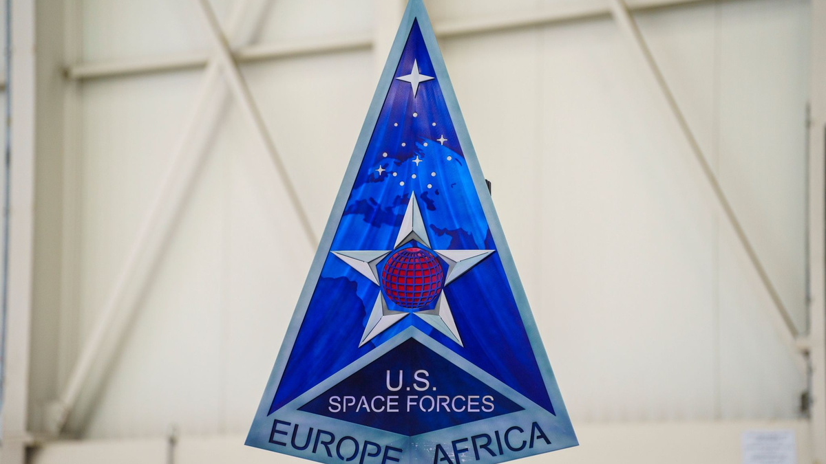 Die Space Force als eigene US-Teilstreitkraft war 2019 vom damaligen US-Präsidenten Donald Trump ins Leben gerufen worden. Sie ist neben Heer, Marine, Luftwaffe, Marineinfanteriekorps und Küstenwache die sechste eigenständige Teilstreitkraft der USA. - Foto: Andreas Arnold/dpa