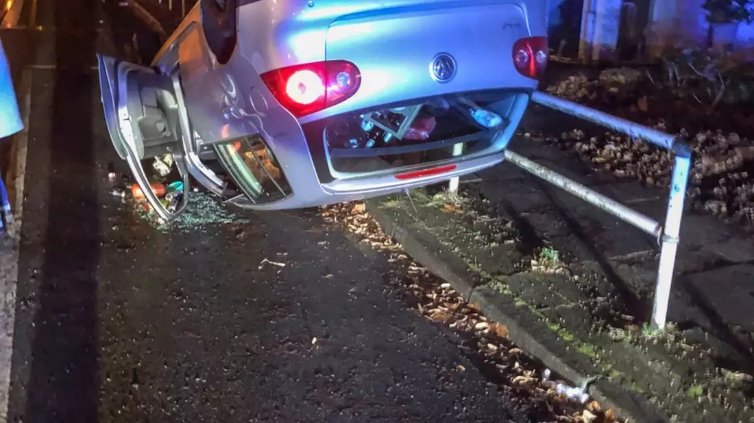 POL-BO: Unfall in Bochum: Auto kippt aufs Dach - Bild: presseportal.de