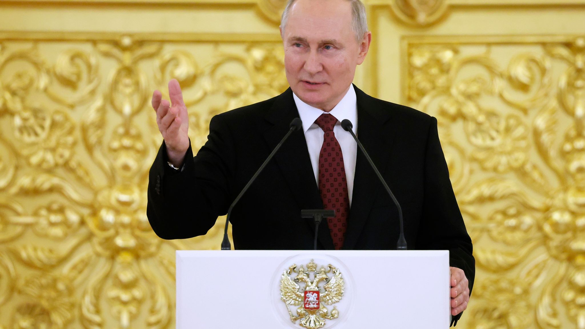 Der 71-jährige Putin hatte eigens die russische Verfassung ändern lassen, um noch einmal kandidieren zu können. - Foto: Vyacheslav Prokofyev/Pool Sputnik Kremlin/AP/dpa