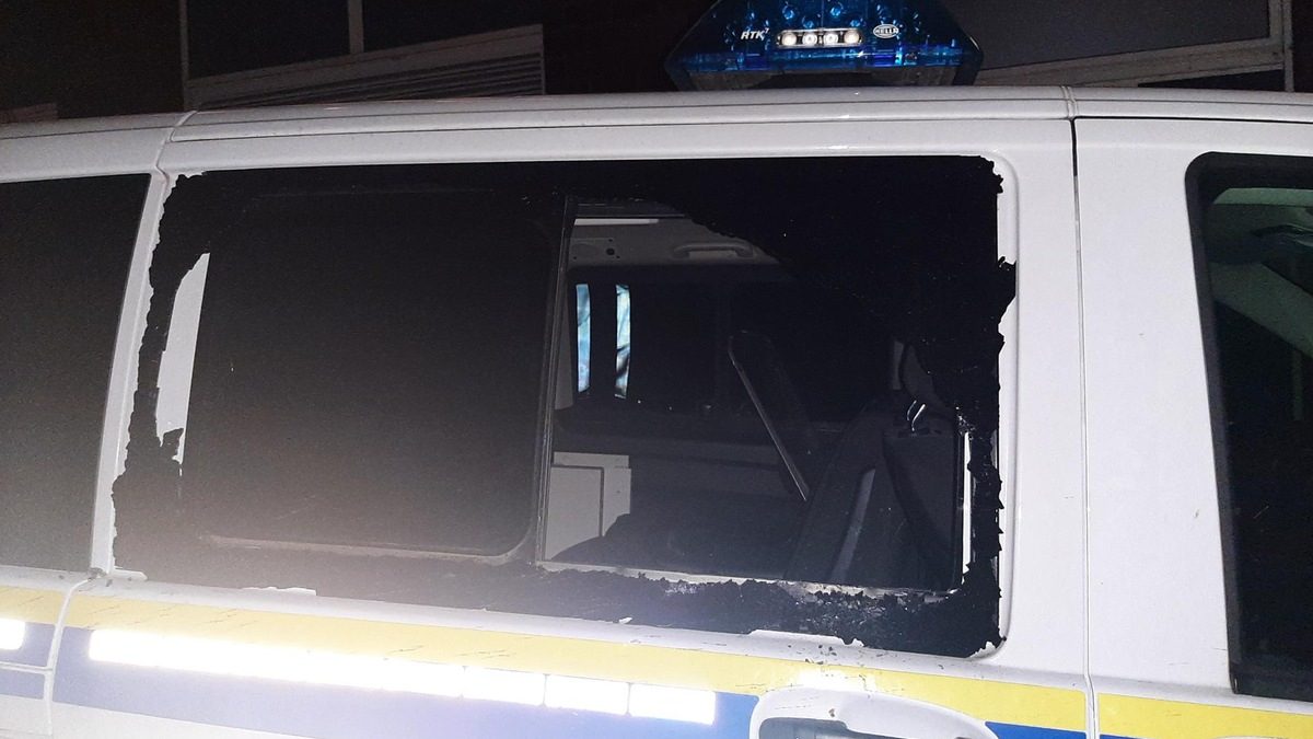 BPOLD-B: Unbekannter beschädigt Polizeifahrzeug - Foto: presseportal.de