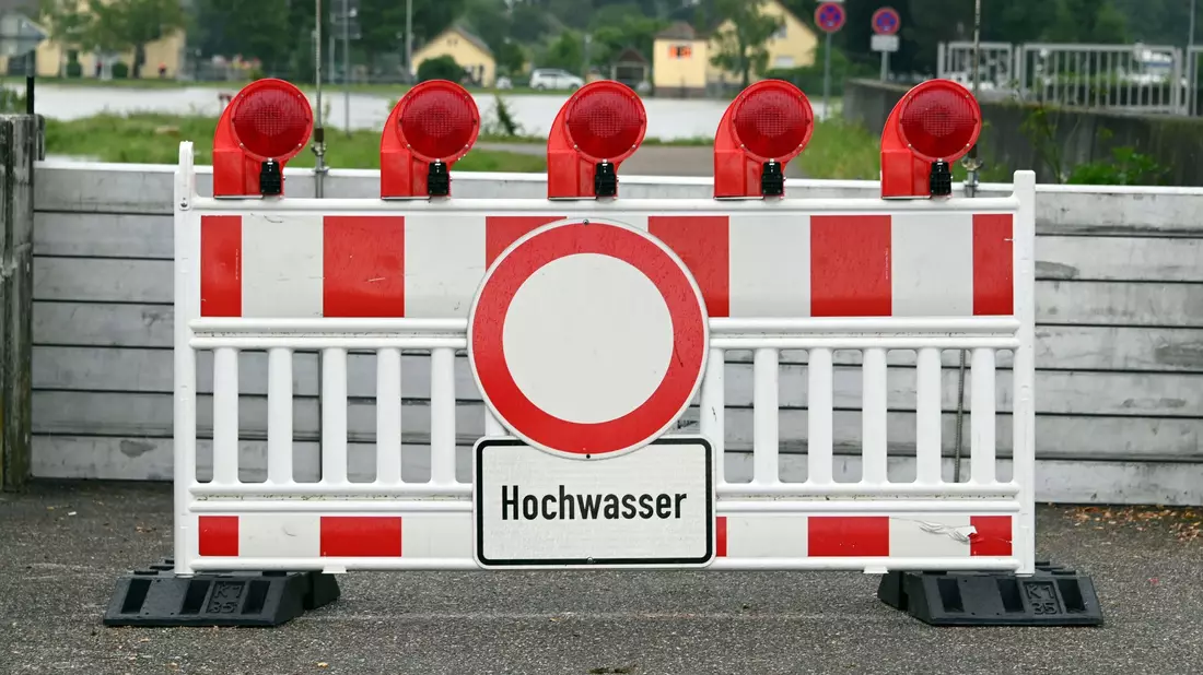 Hochwasser droht. Besonders im Süden von Baden-Württemberg können am Wochenende die Wasserstände deutlich steigen. (Symbolbild) - Bild: Uli Deck/dpa
