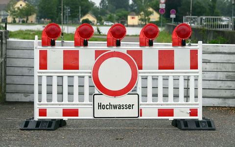 Hochwasser droht. Besonders im Süden von Baden-Württemberg können am Wochenende die Wasserstände deutlich steigen. (Symbolbild) - Foto: Uli Deck/dpa