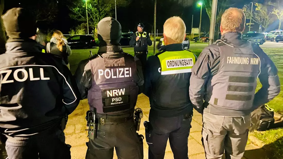 POL-ME: Projekt ZooM - Gemeinsamer Kontrolleinsatz in Langenfeld - Betäubungsmittel und Spielautomaten sichergestellt - Langenfeld -2312033 - Bild: presseportal.de