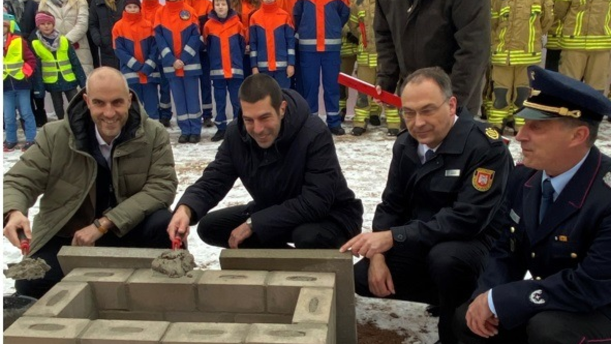 FW Hannover: Grundsteinlegung für neues Feuerwehrgebäude im Stadtteil Misburg - Foto: presseportal.de