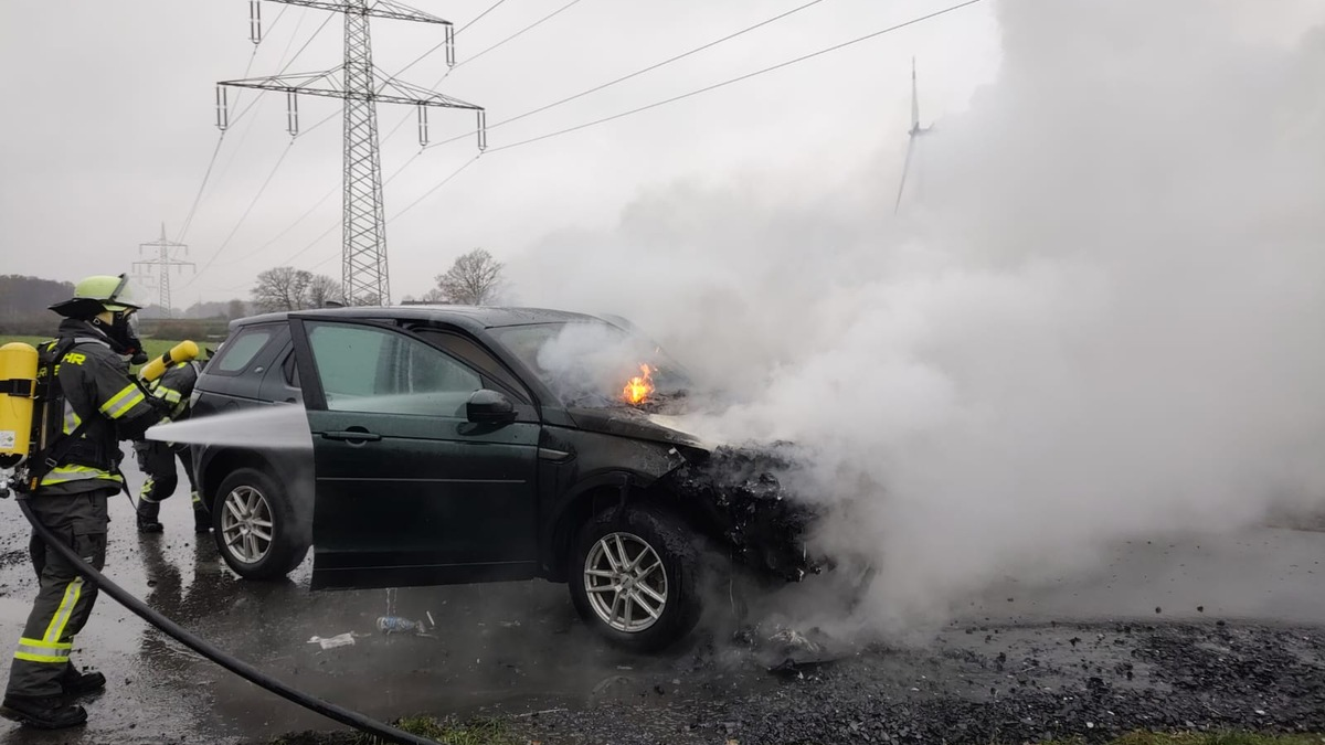FW-WRN: FEUER_1 - LZ3 - PKW-Brand - Foto: presseportal.de