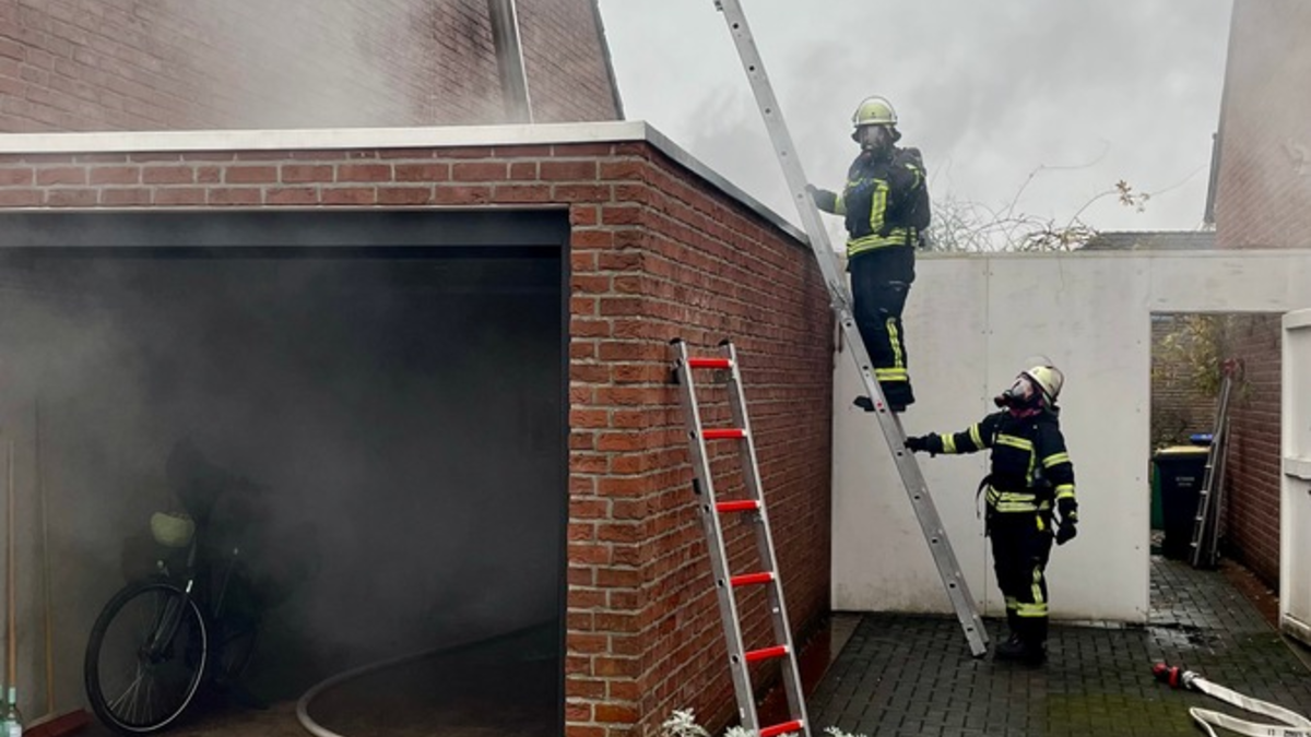 FF Nordkirchen: Brennender Holzstapel - Foto: presseportal.de