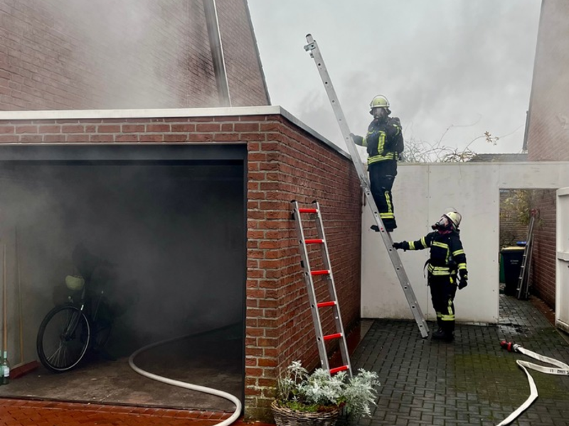 FF Nordkirchen: Brennender Holzstapel - Foto: presseportal.de