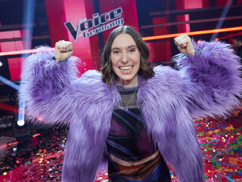 Die Kandidatin Malou Lovis Kreyelkamp gewinnt das Finale der Sat.1-Show «Voice of Germany». - Foto: Joerg Carstensen/dpa