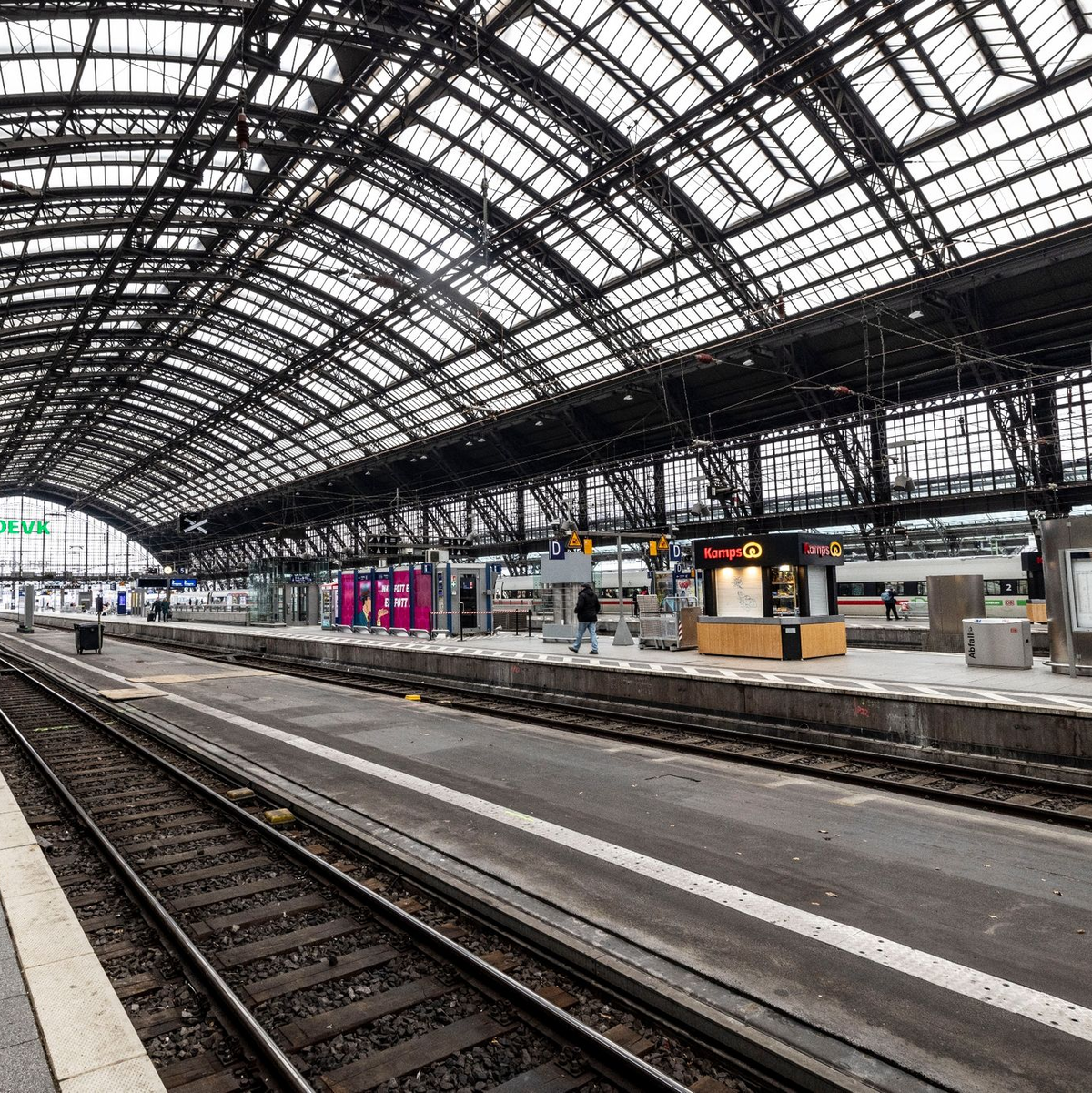 Bis zum späten Freitagabend ging der zweite Arbeitskampf der Lokführer. - Foto: Christoph Reichwein/dpa