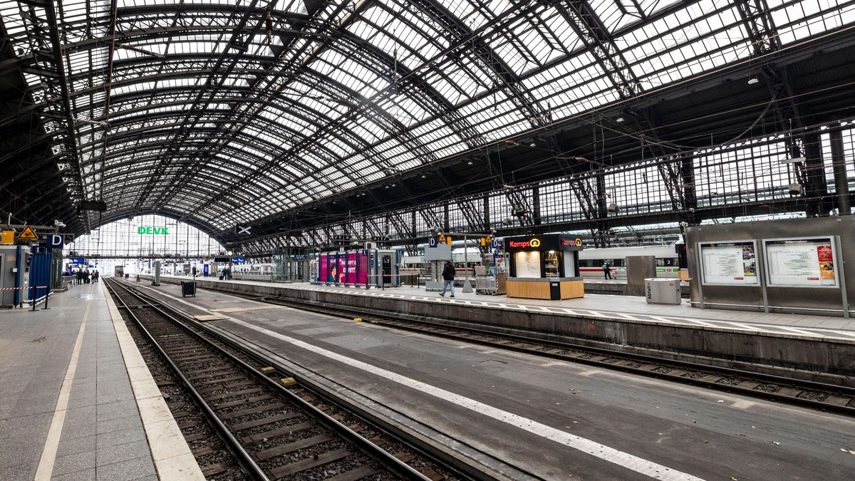 Bis zum späten Freitagabend ging der zweite Arbeitskampf der Lokführer. - Foto: Christoph Reichwein/dpa